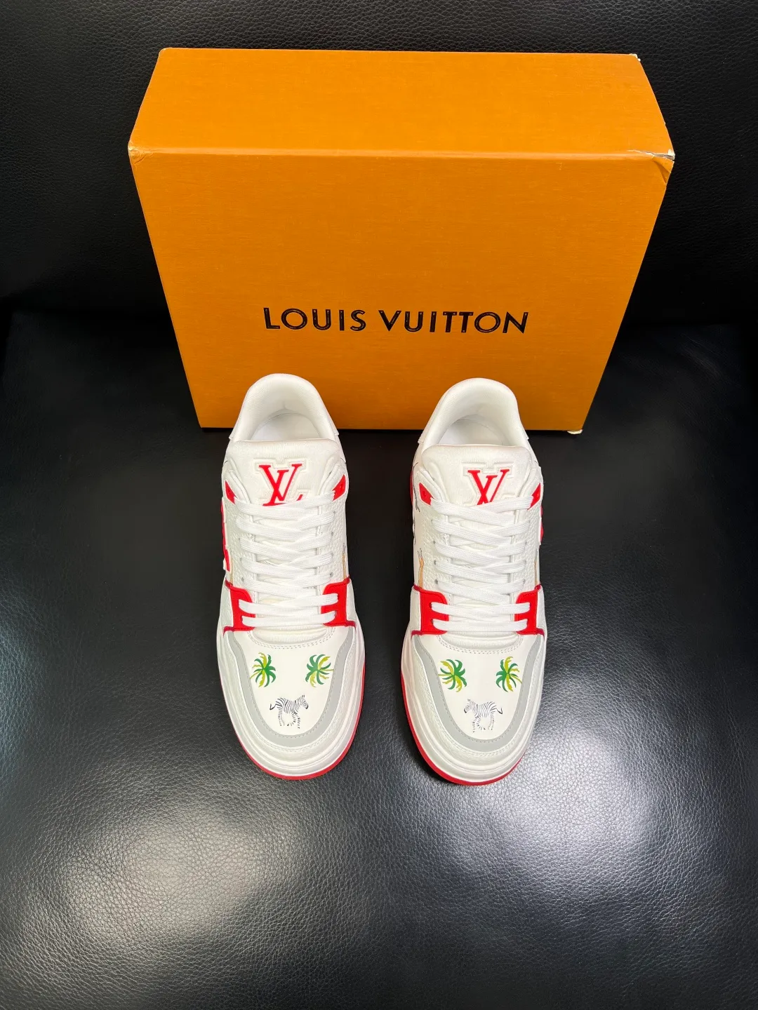 Men's shoes 💰 940 Lv high quality top crafts Louis Vuitton, sports sneakers counter synchronization, uppers imported from Italy, high-quality splicing colorful complex crafts, imported mesh pads soft and comfortable, soles: original soles specially provided by the original factory, T men's shoes 💰U exclusive movable molded soles super comfortable, original factory single goods, code number 39-44 (customized 38 45)